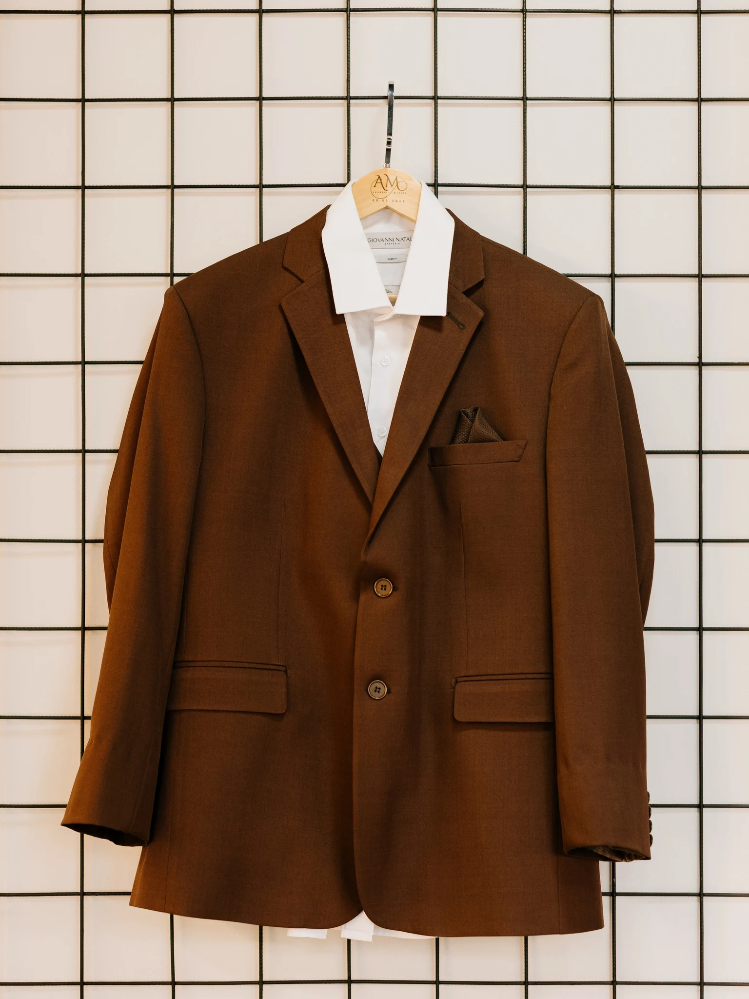 Traje do noivo separado para a cerimônia