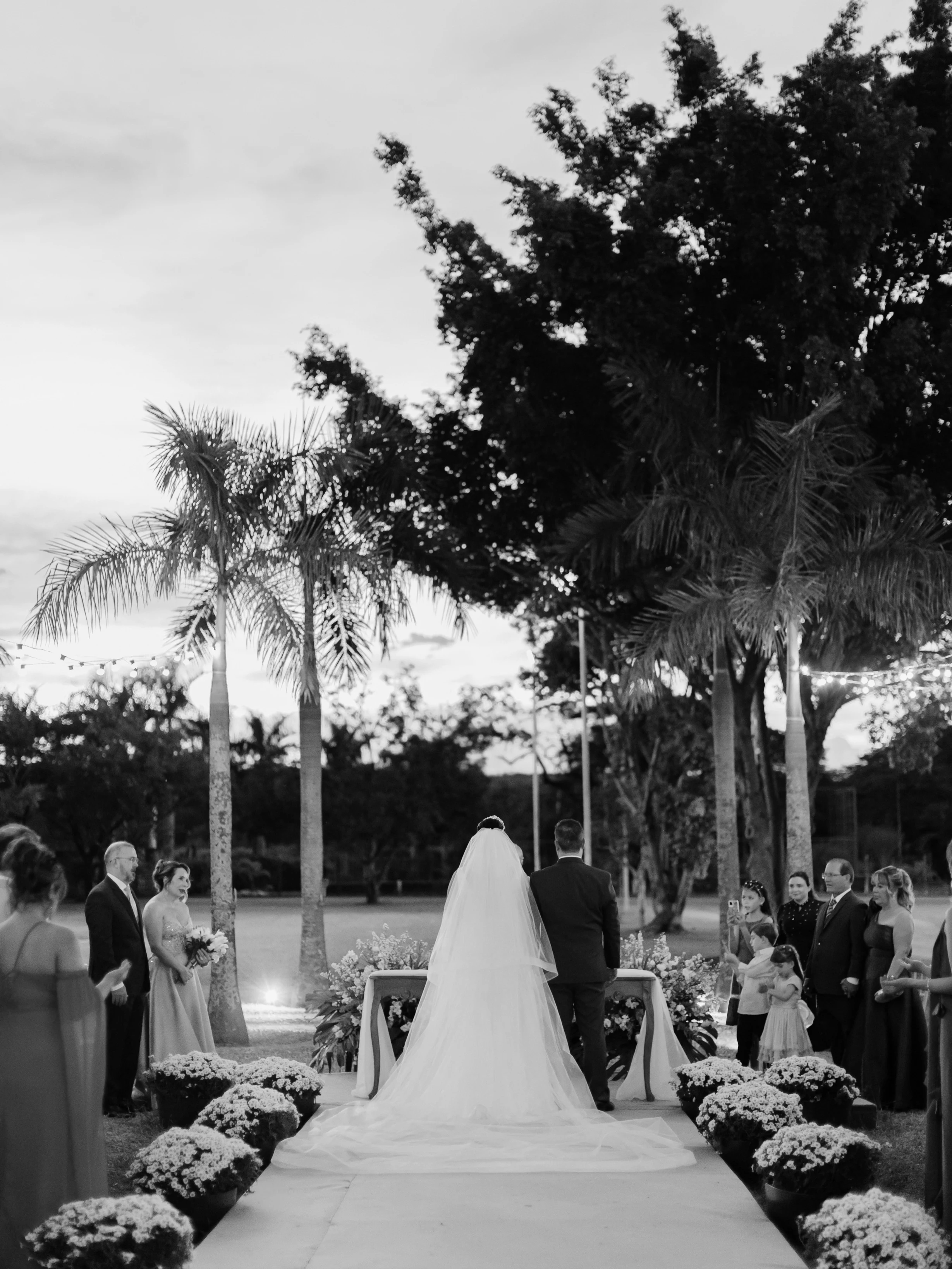 Noivos durante a cerimônia de casamento